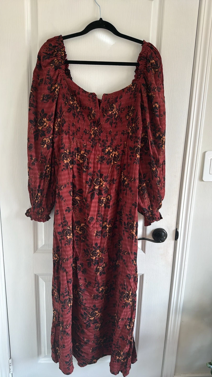 L/xl Red floral midi dress with smocked bodice