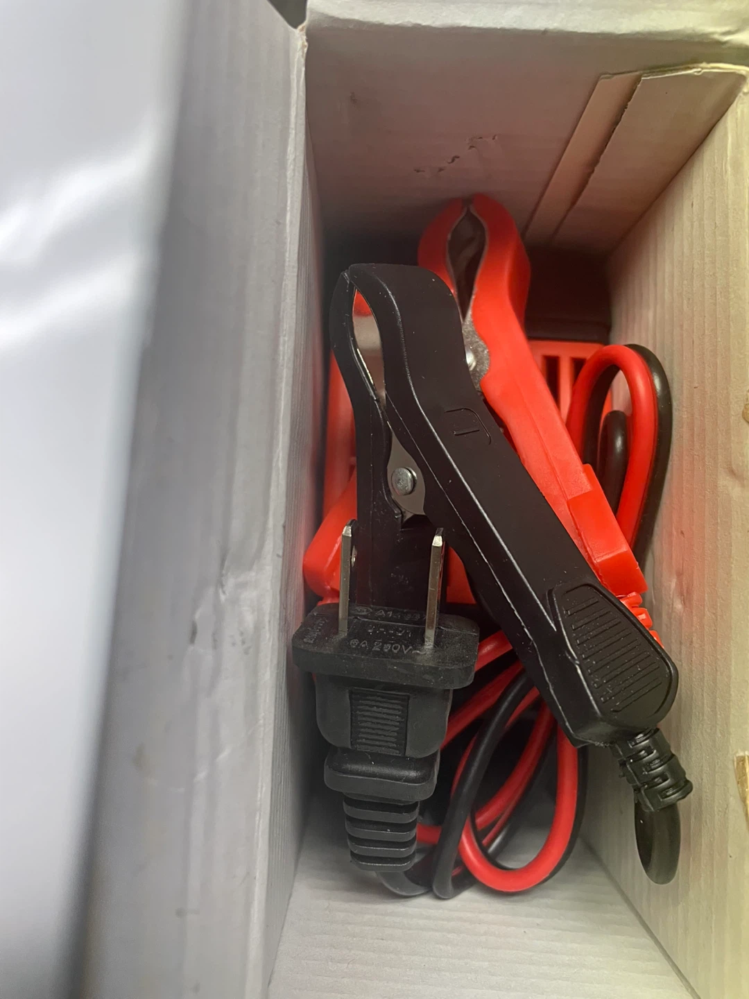 12V 8A - 24V 4A Pulse Repair Battery Charger - photo 2