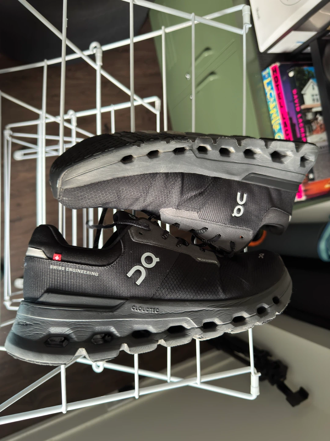 ON Running Cloudswift waterproof Shoes Men's US 9.5 - photo 4