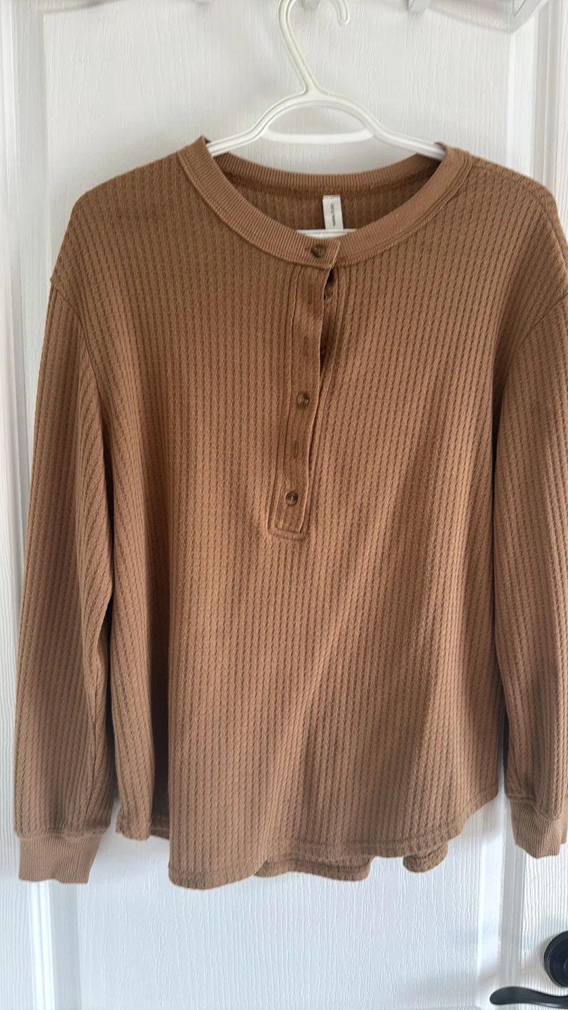 Brown Waffle Knit Henley Top- L
