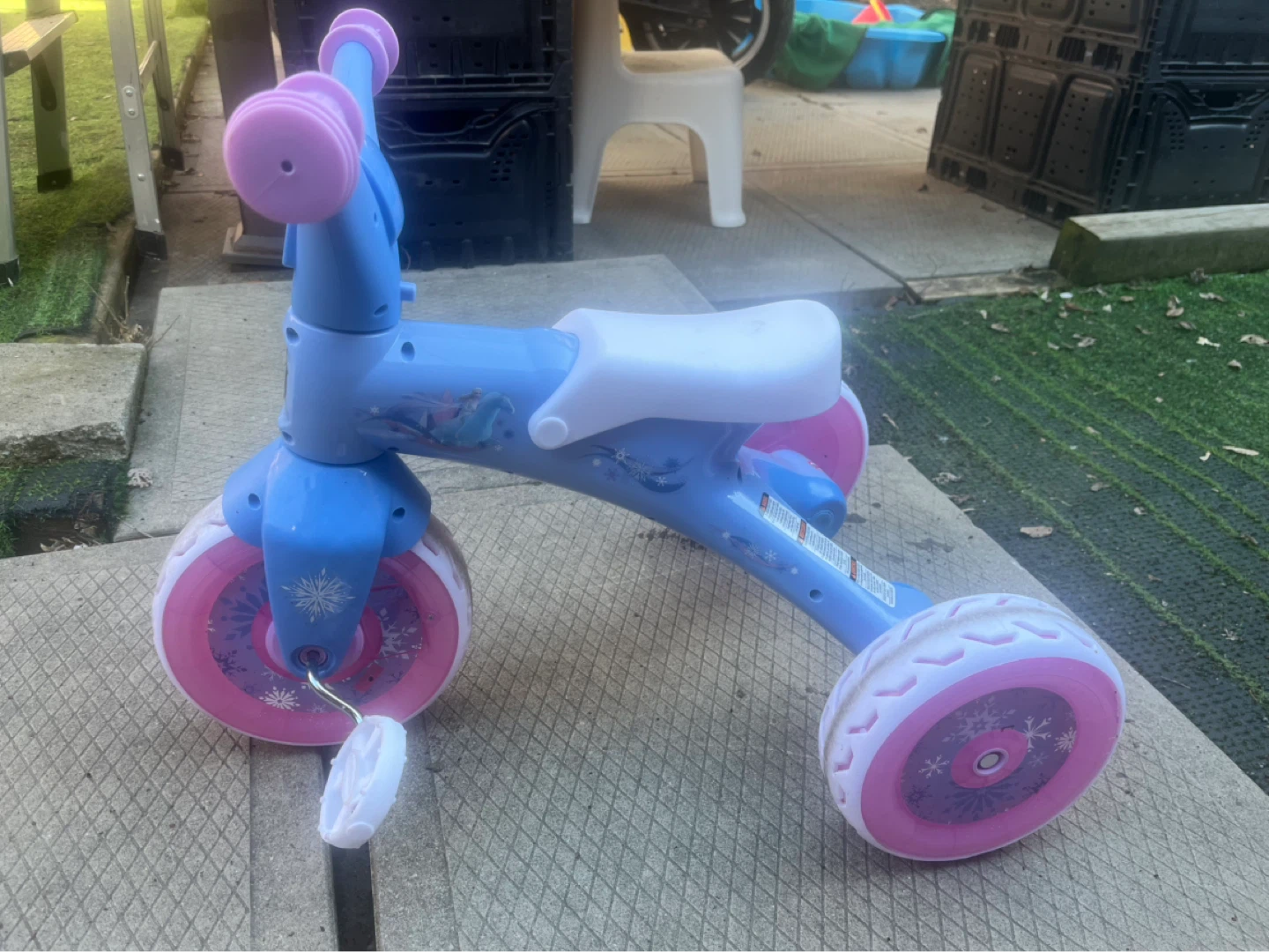 Disney Frozen Toddler Tricycle - photo 2