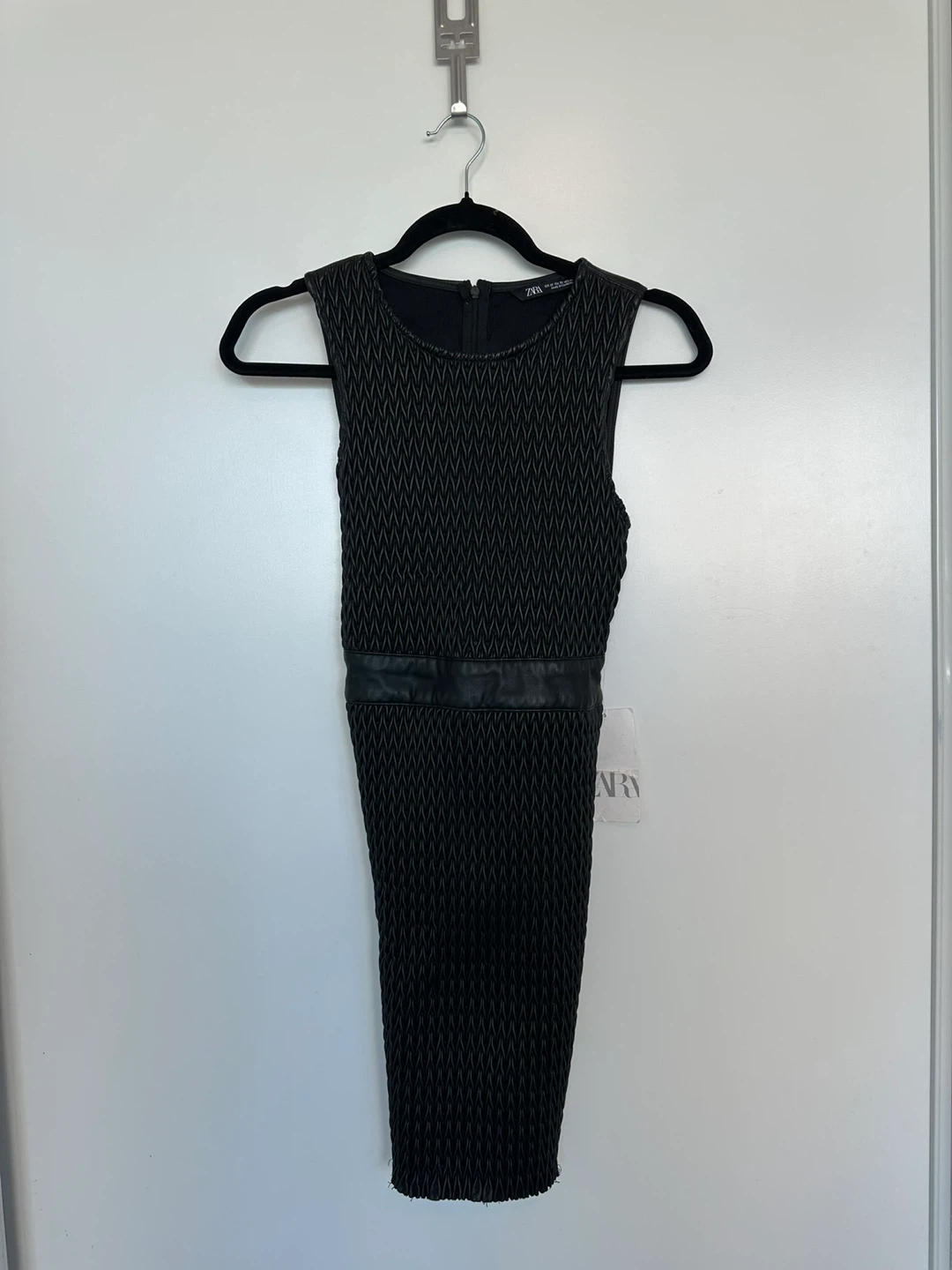 Zara Black Textured Sleeveless Dress - Size XS - photo 2