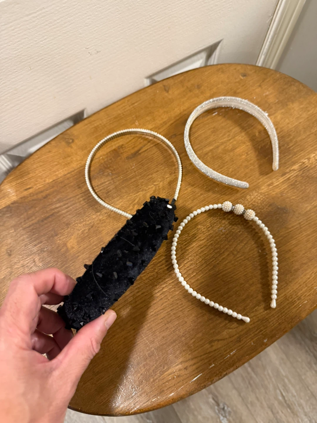 4 Headbands - Black, White, Pearl & Glitter - photo 4