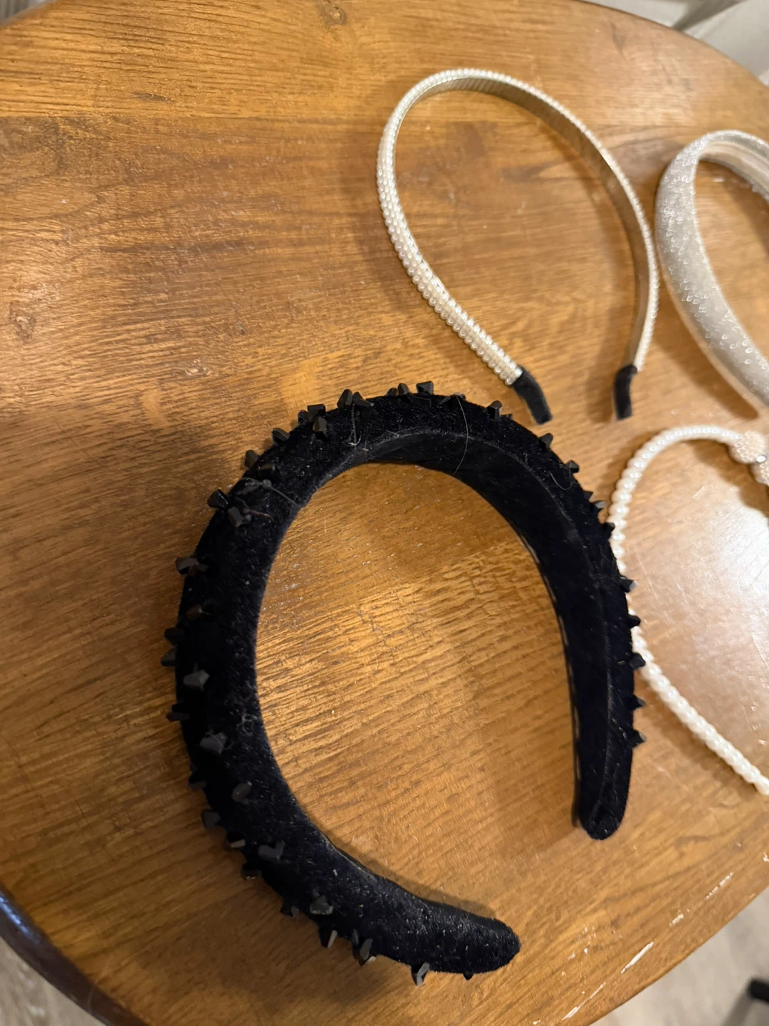 4 Headbands - Black, White, Pearl & Glitter - photo 2
