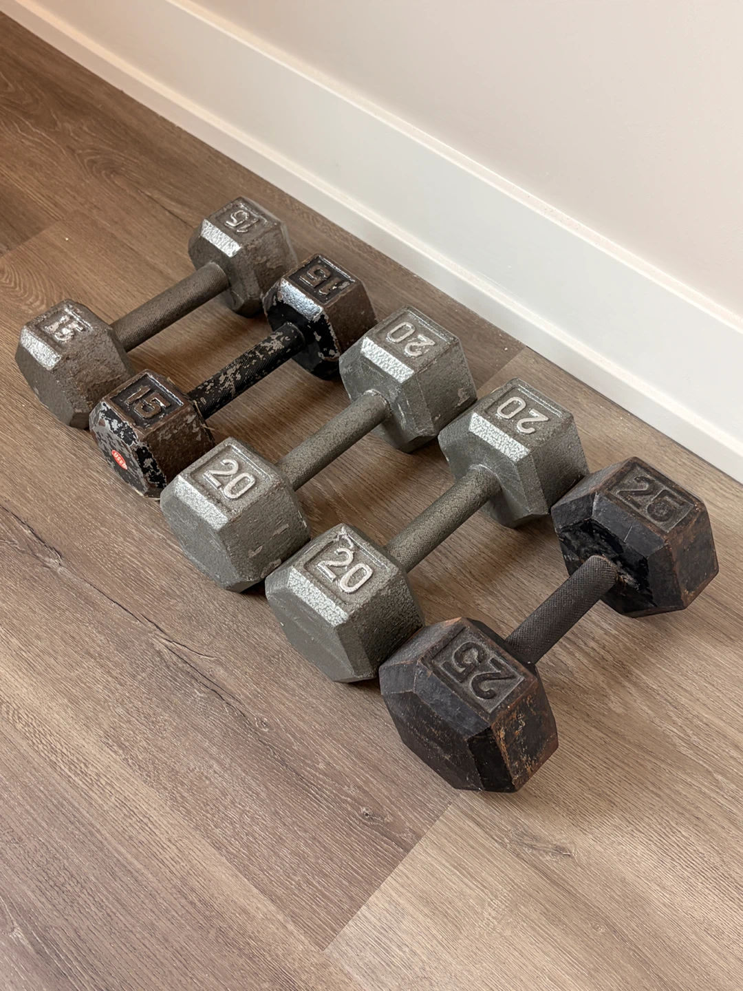Dumbbells - 2x15, 2x20, 1x25