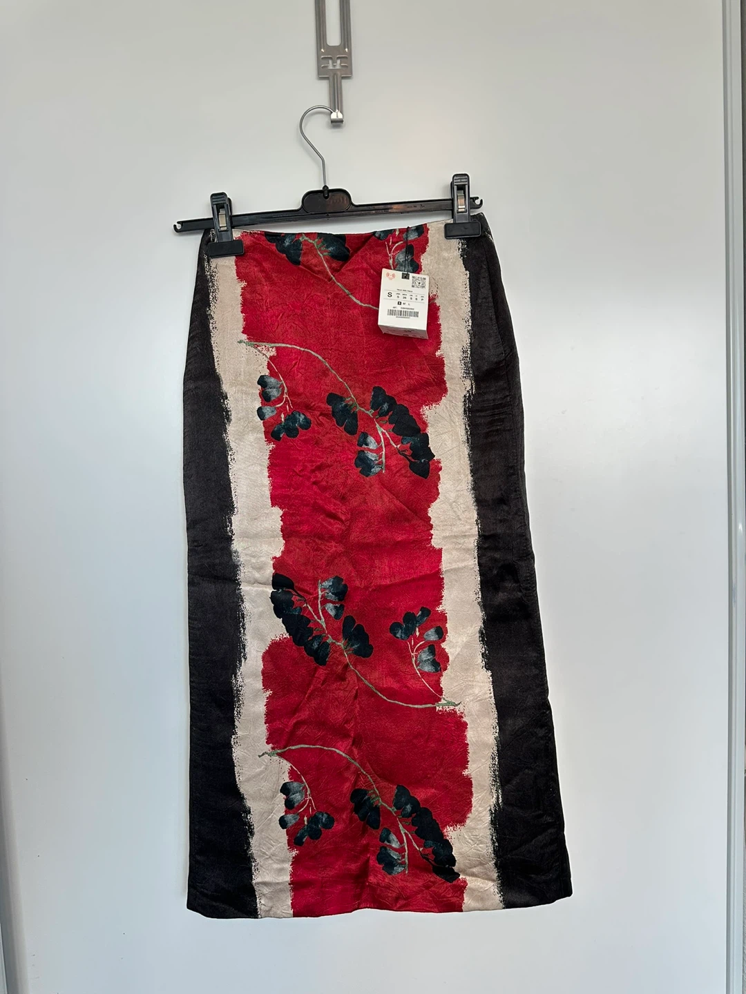 ZARA Floral Print Midi Skirt Size M