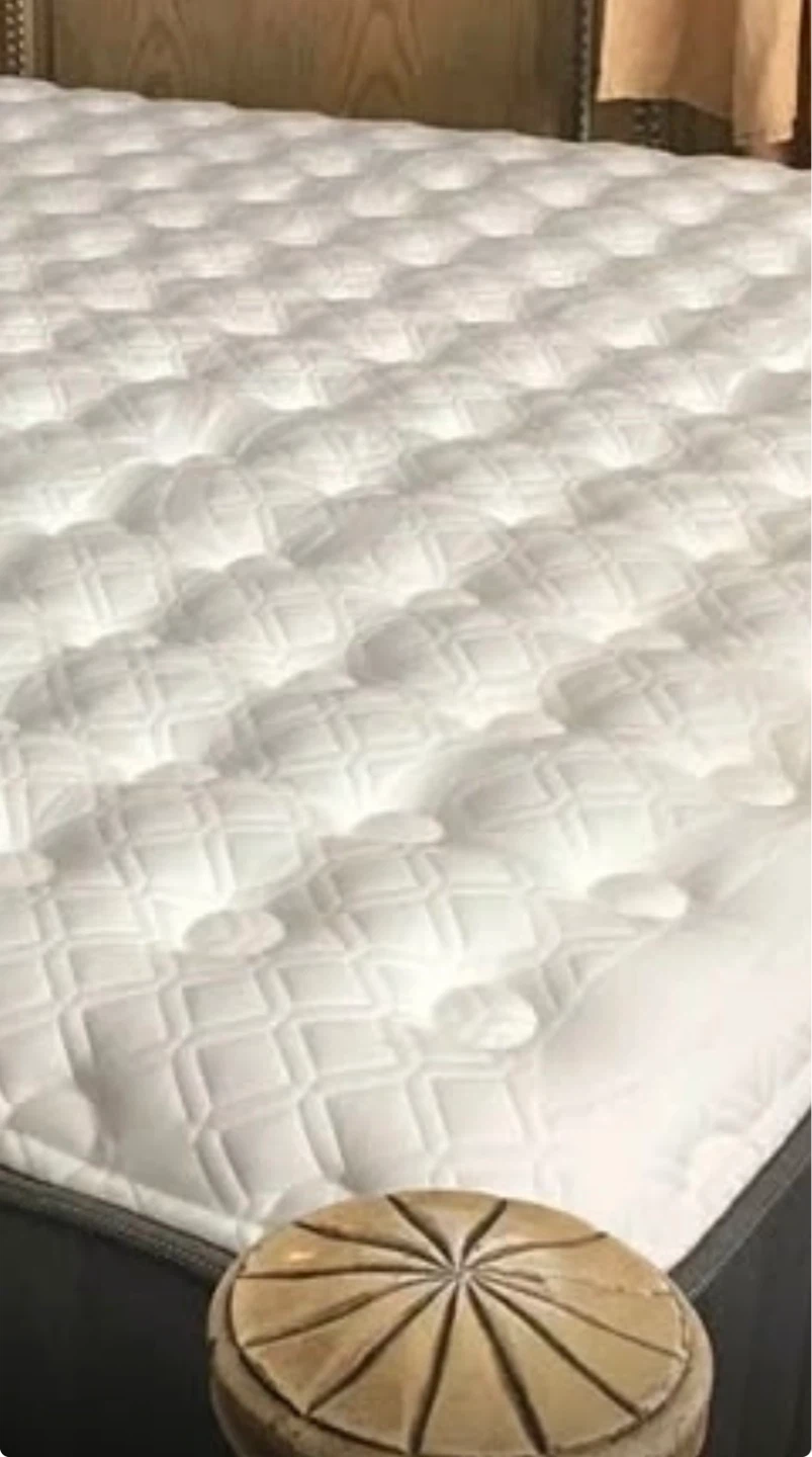 Stearns & Foster King Mattress & boxspring & Oak Bed Frame - photo 2