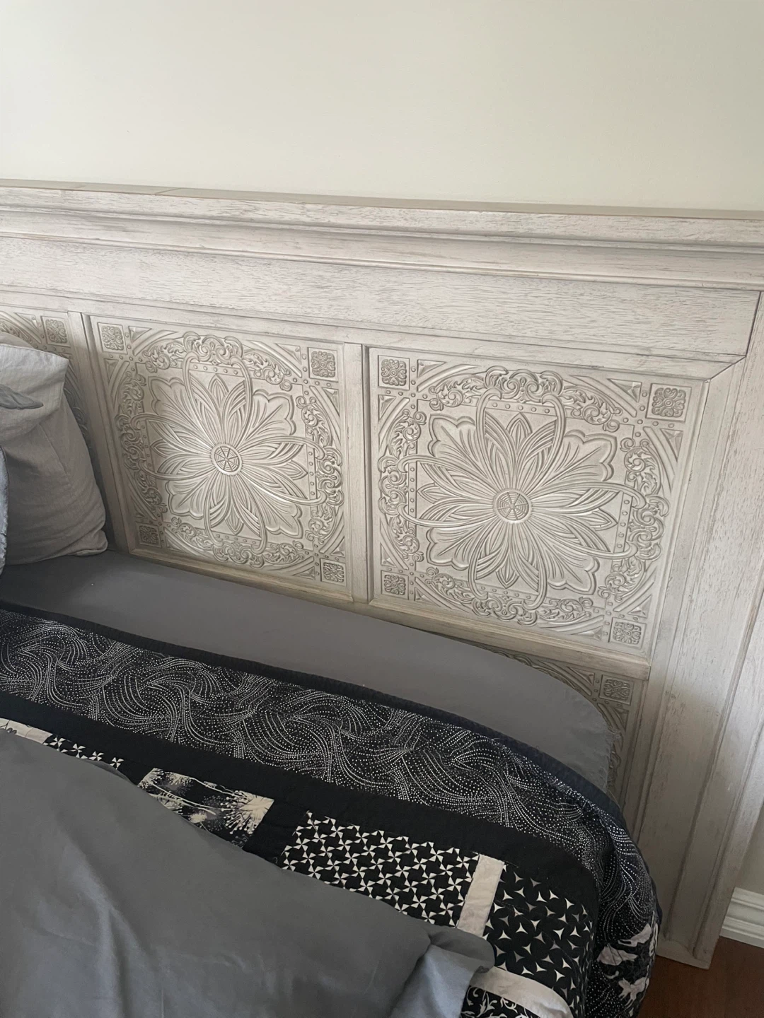 Solid wood carved headboard - photo 2