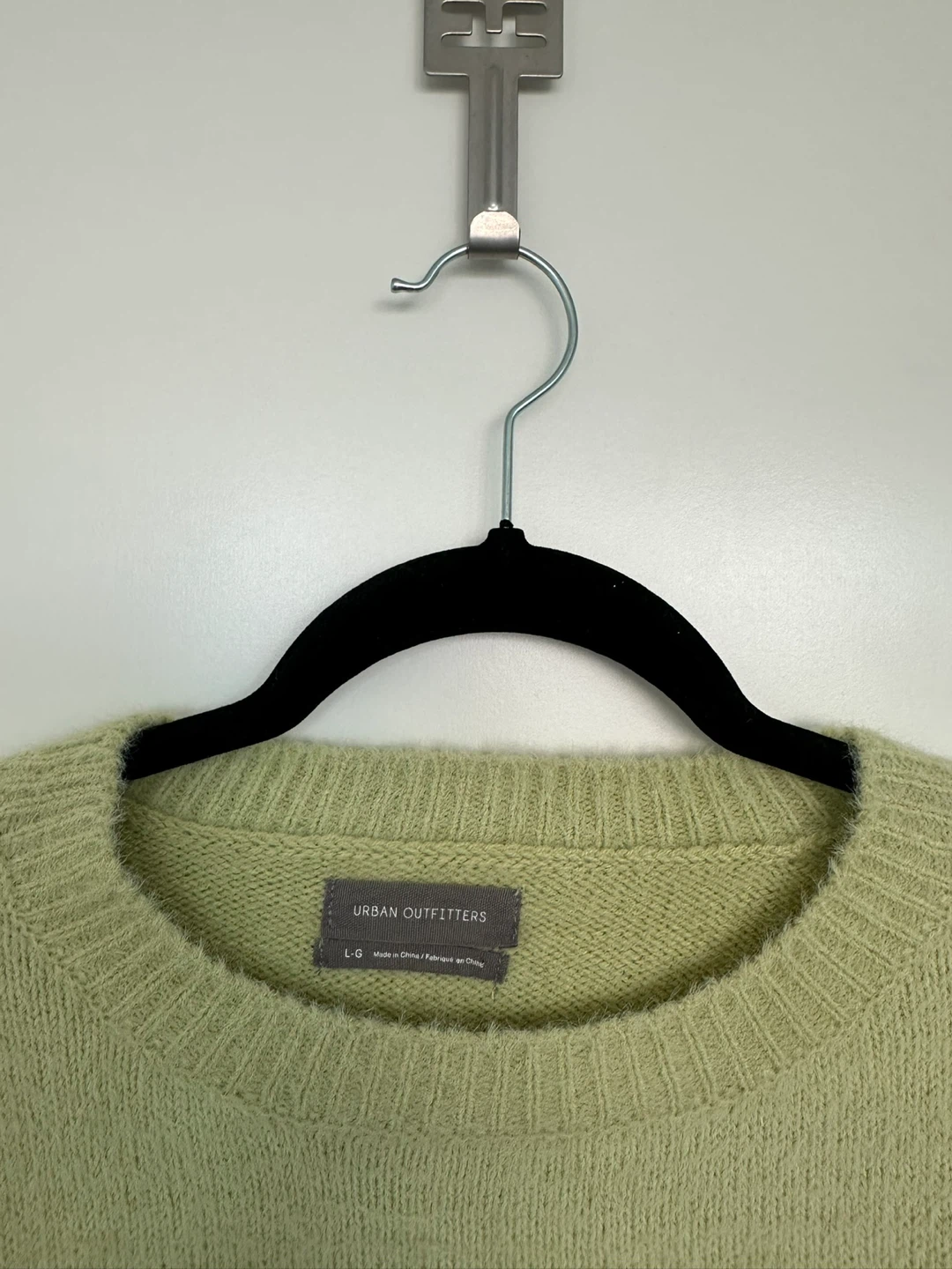 Urban Outfitters Green Fuzzy Cropped Sweater - Size L-G - photo 2
