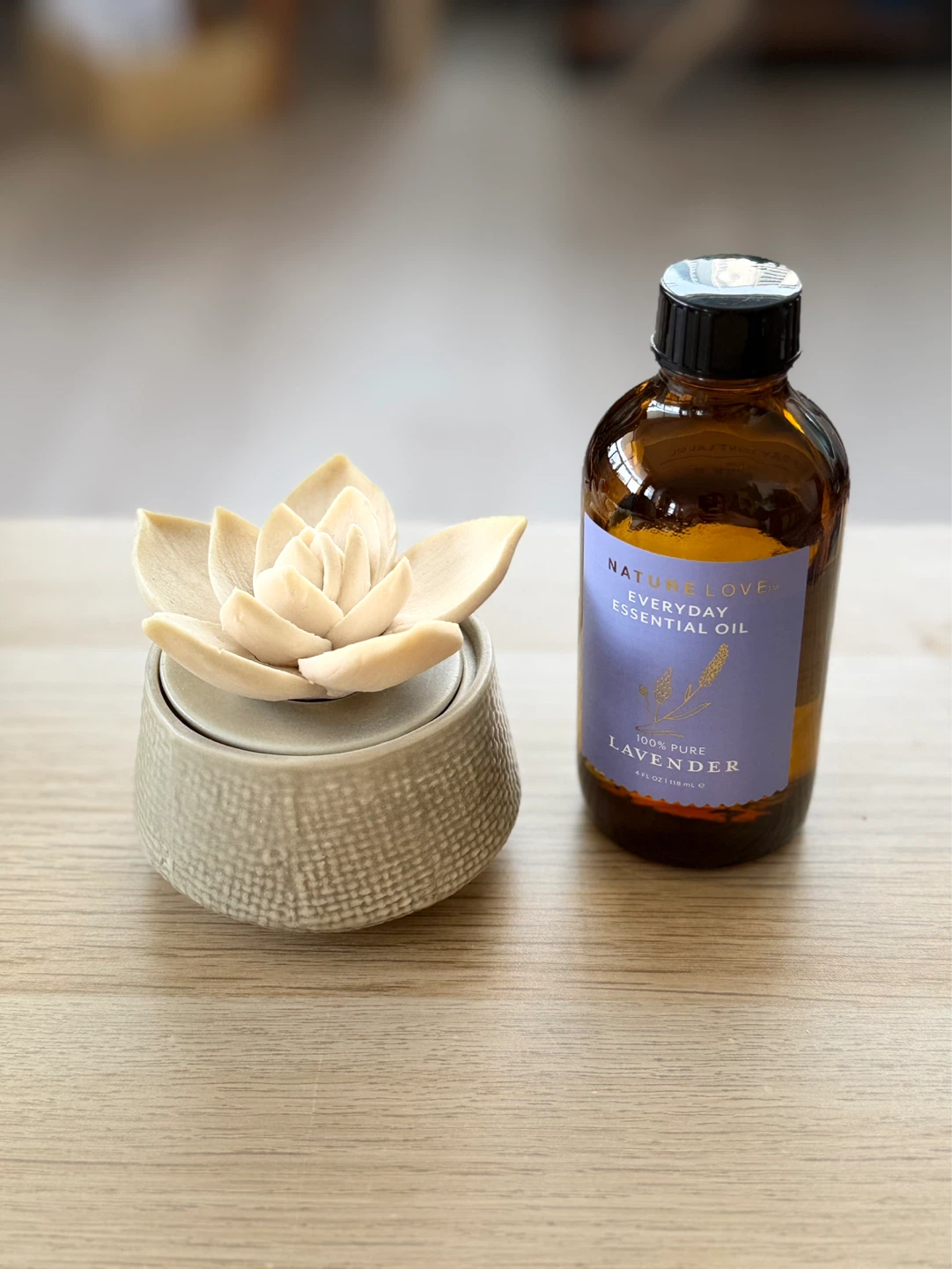 Pretty ceramic oil diffuser and 2/3 fill 100% lavender oil