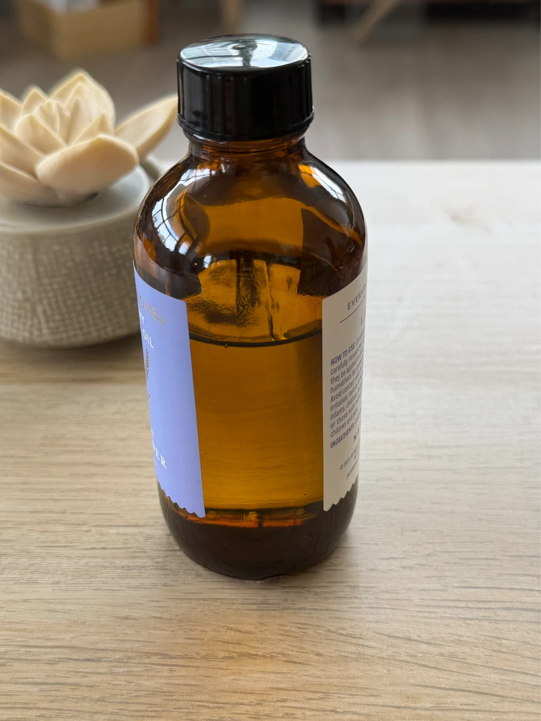 Pretty ceramic oil diffuser and 2/3 fill 100% lavender oil - photo 2
