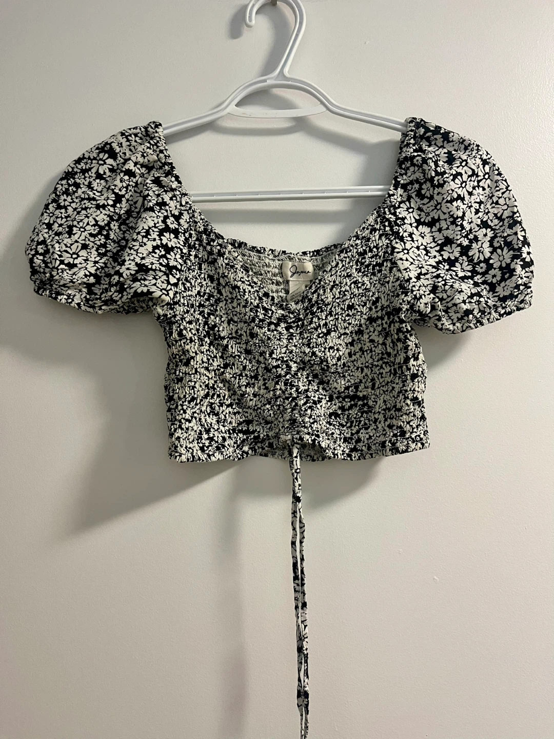 H&M Joy  Black and white floral print crop top Size Medium