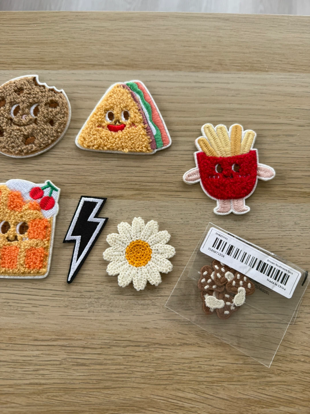 Brand new iron on patches and set of diecut stickers - photo 4