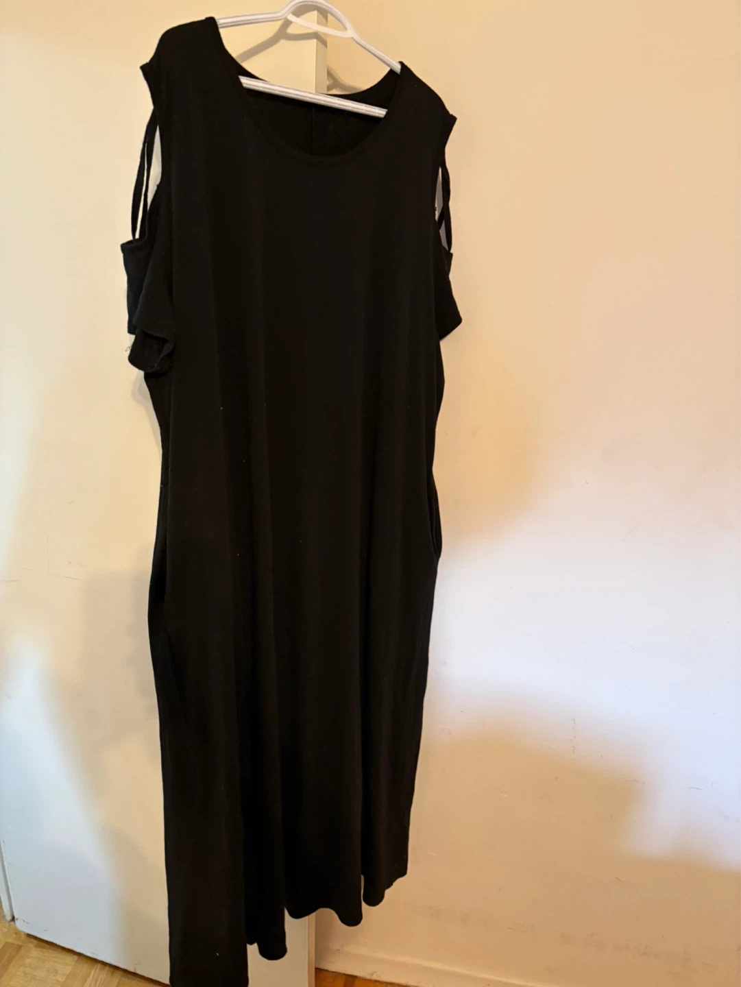 Black Criss-Cross Sleeve Midi Dress