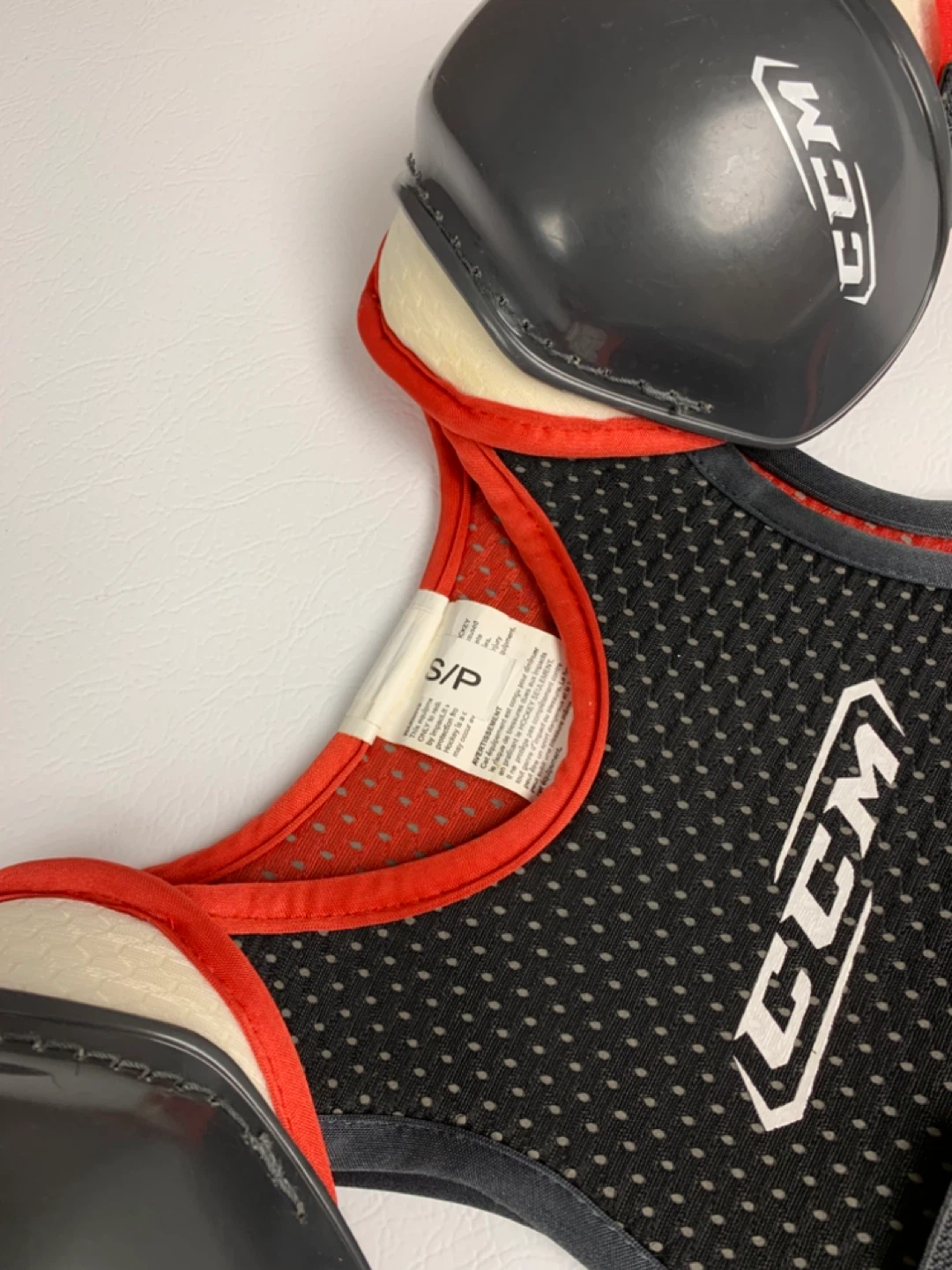 CCM Top Prospect Hockey Shoulder Pads - photo 3