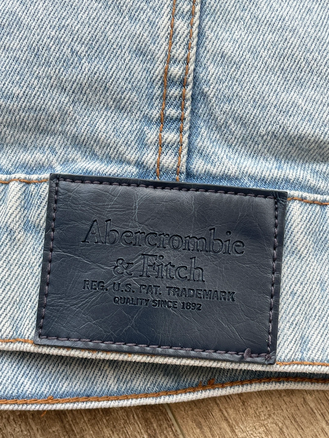 Abercrombie & Fitch Light Wash Denim Jacket (Men XS) - photo 3