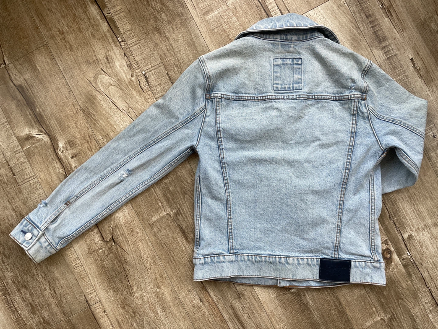 Abercrombie & Fitch Light Wash Denim Jacket (Men XS) - photo 2