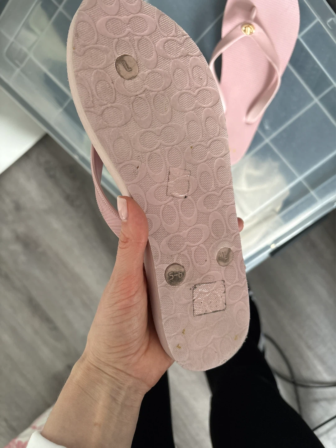 Coach Pink Flip Flops Size 5-6 - photo 2