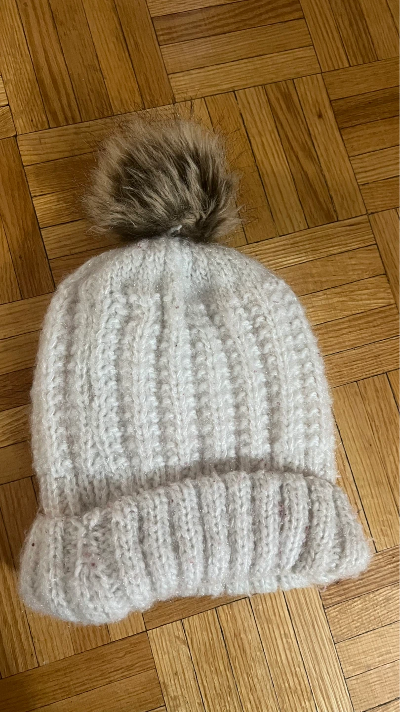 Cream color knitted beanie with pom-pom - photo 2