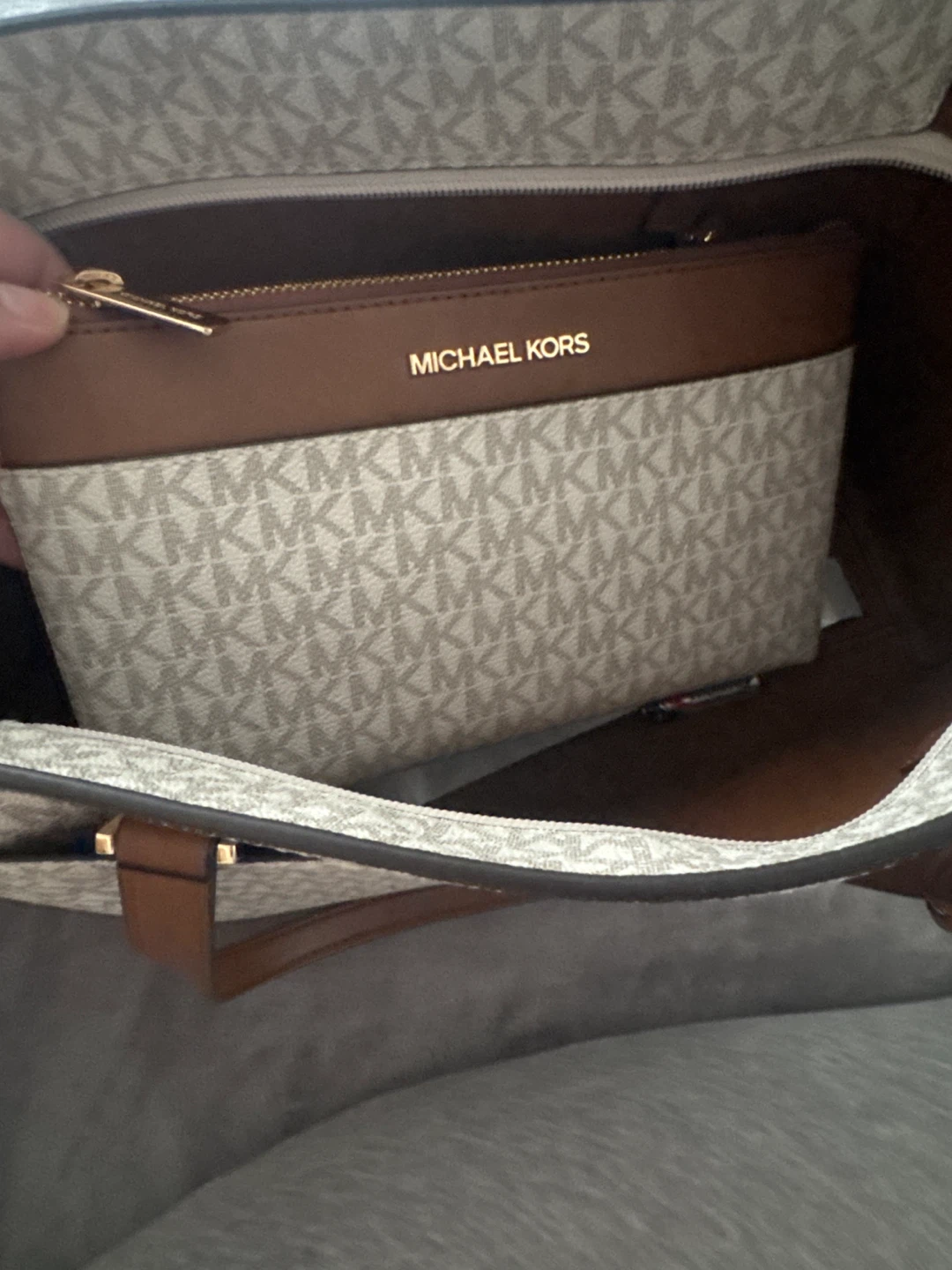 Michael Kors Tote Bag with Matching Pouch - photo 2