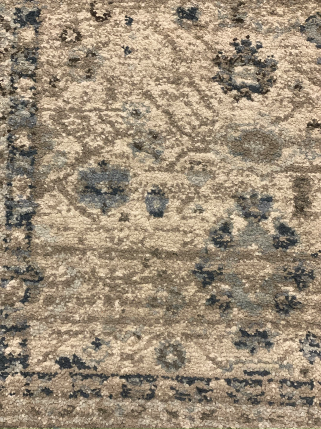 Beautiful Persian-style Area Rug - photo 2