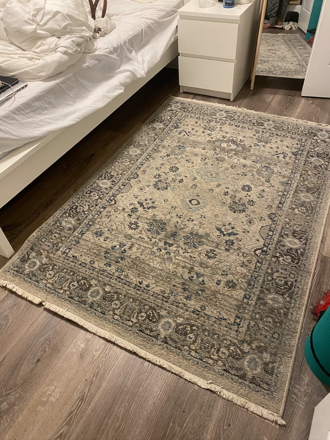 Beautiful Persian-style Area Rug - photo 3