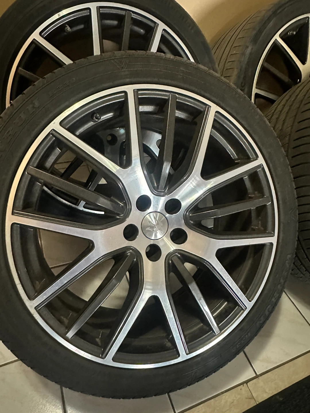 Set of 4 Alloy Wheels with Continental Tires
