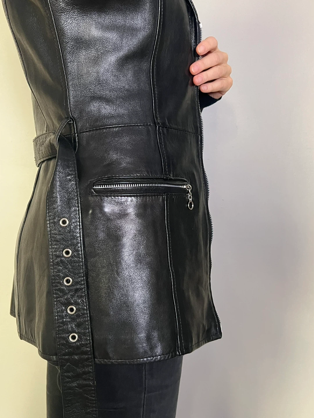 Vent Couver Black Leather Vest - Size M - photo 2