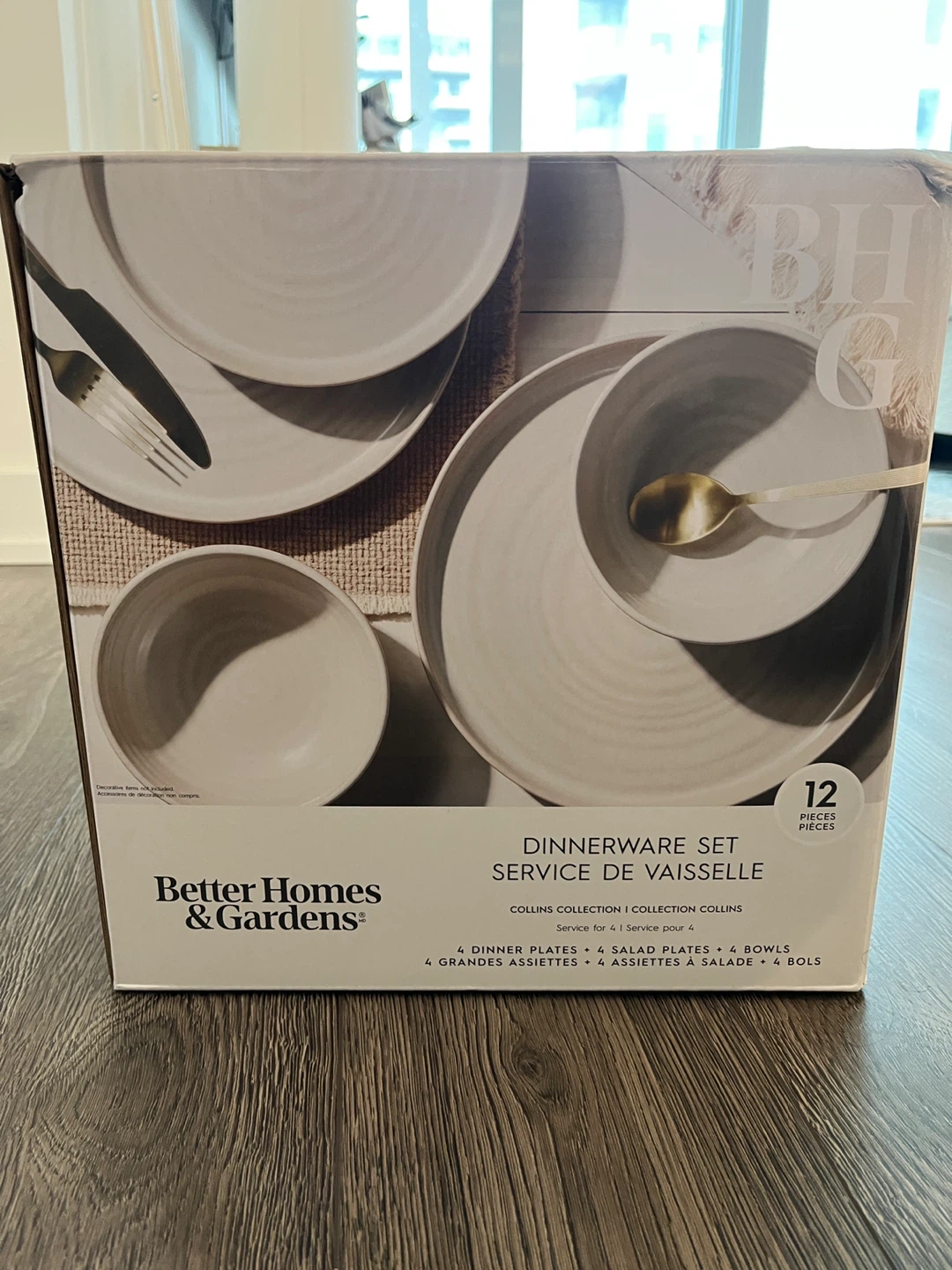 Brand New 12 Piece Dinnerware Set (one plate broken) - photo 3