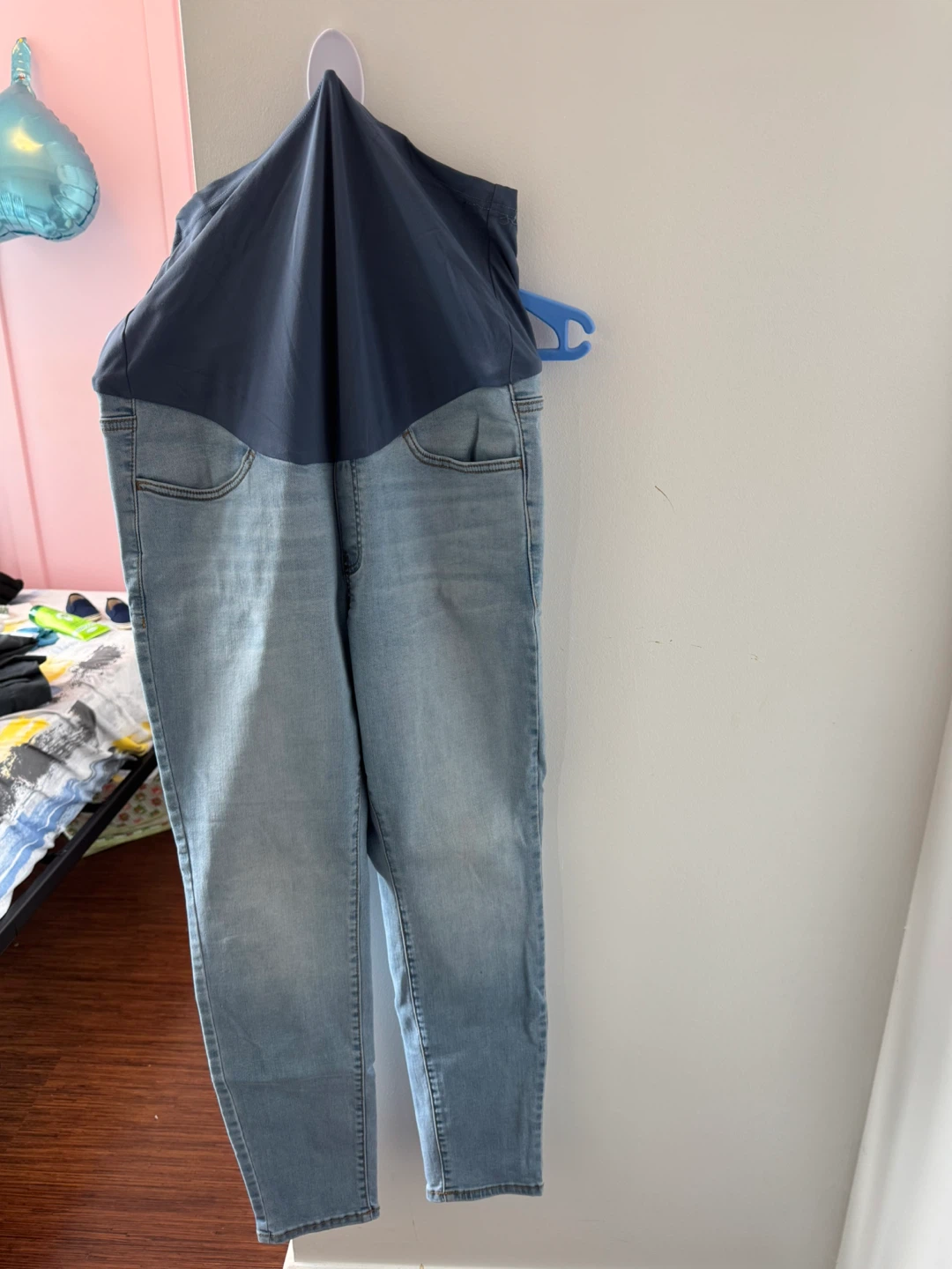 Never worn - new - RW&CO Thyme Maternity Jeans Size M/M