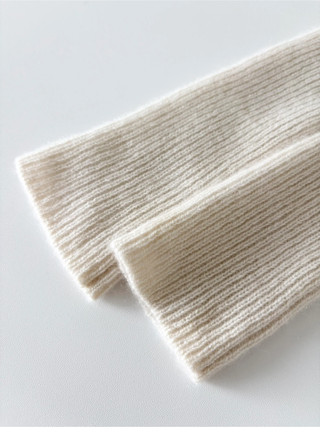 Aritzia Wilfred Cyprie 100% Cashmere Sweater - photo 5