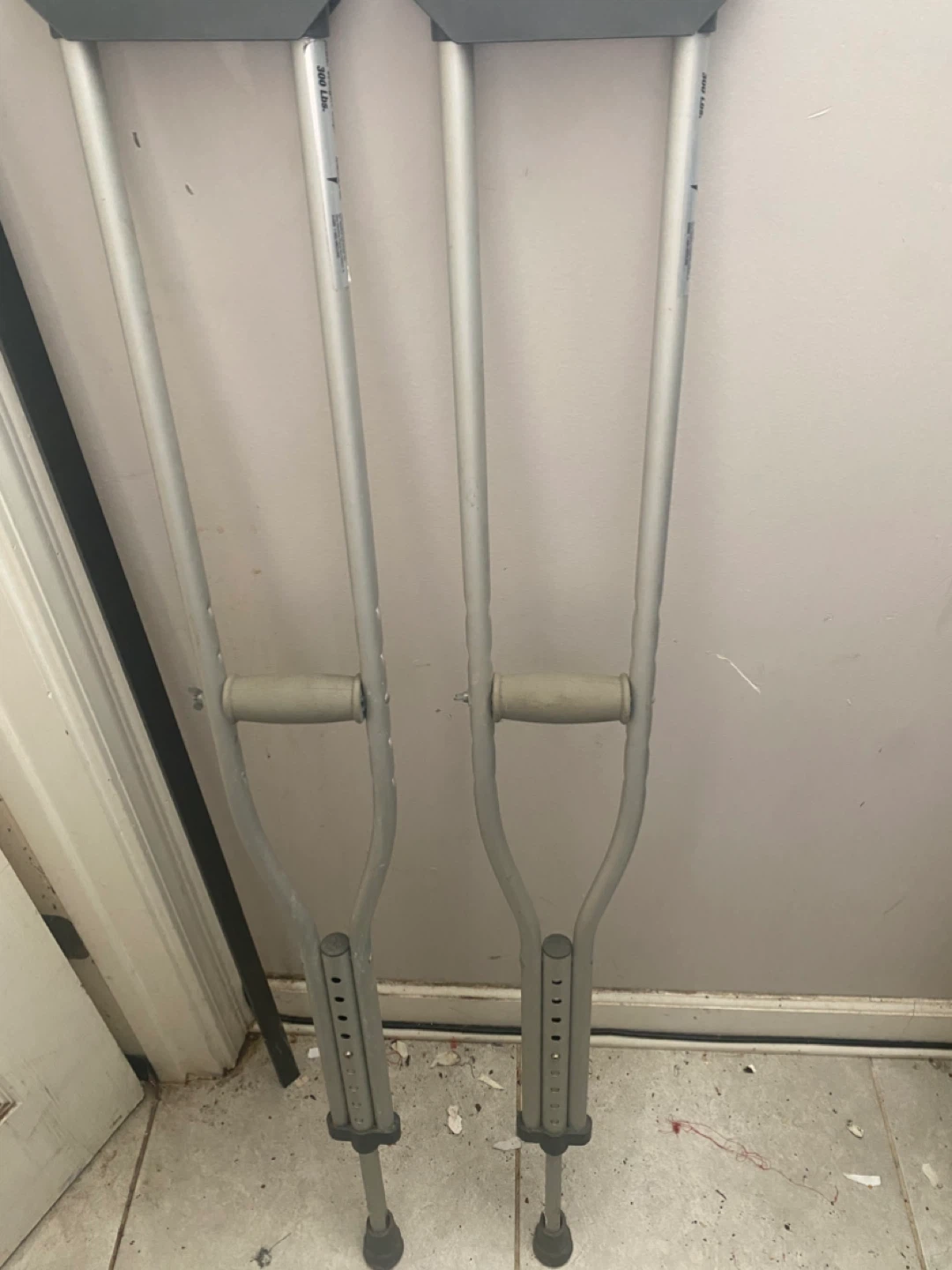 Adjustable Aluminum Crutches