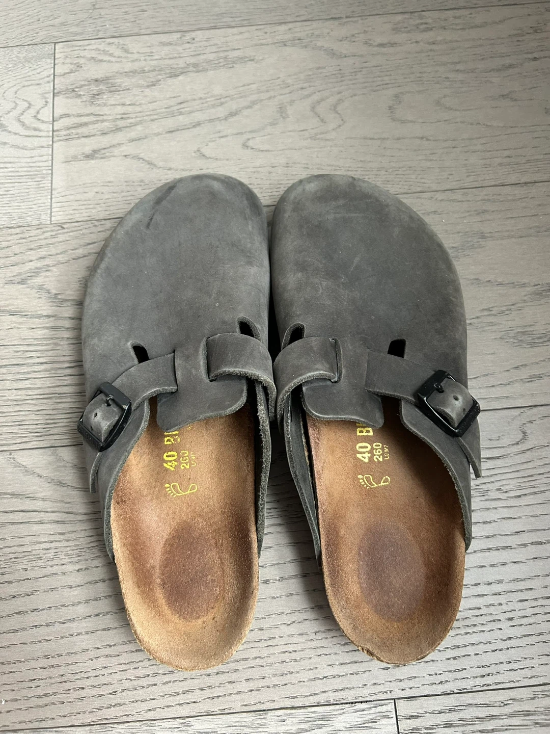 Minor wear & tear - Women’s Birkenstock Suede Size 40