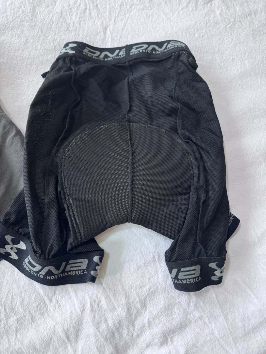 Descente ‘DNB’ Padded Trail Riding Shorts - photo 4