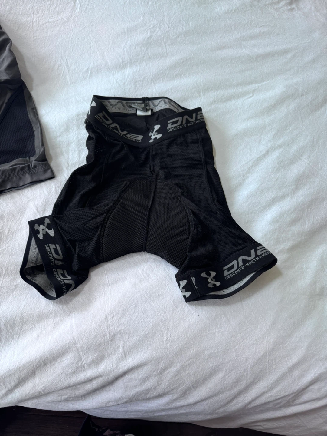 Descente ‘DNB’ Padded Trail Riding Shorts - photo 2