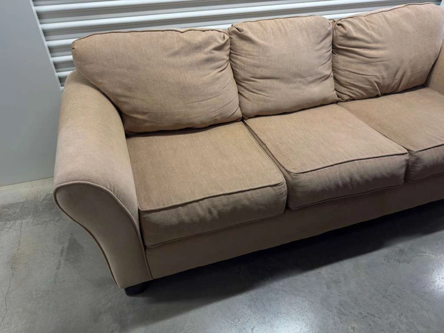 🚨Free Sofa - photo 2