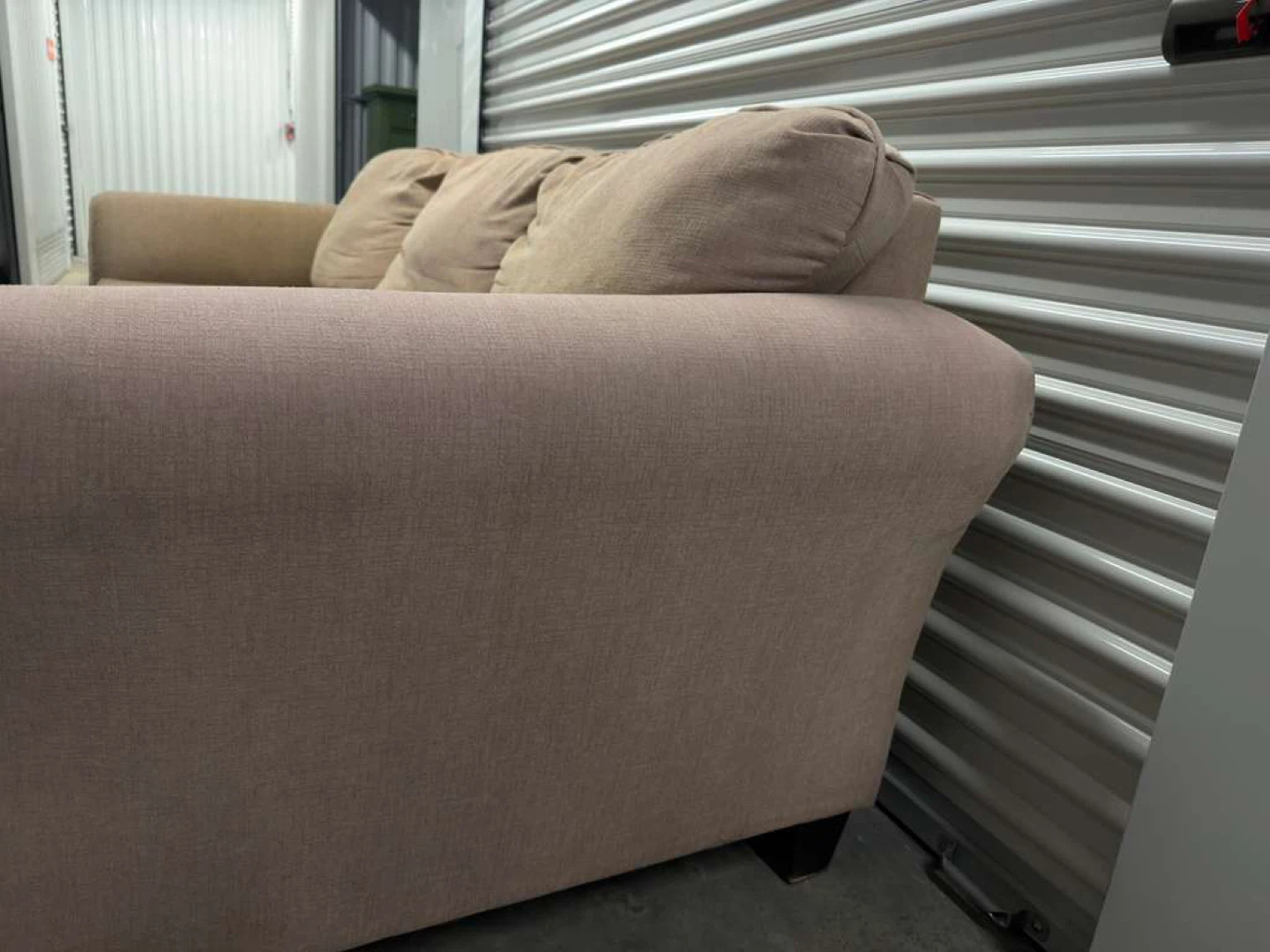 🚨Free Sofa - photo 3