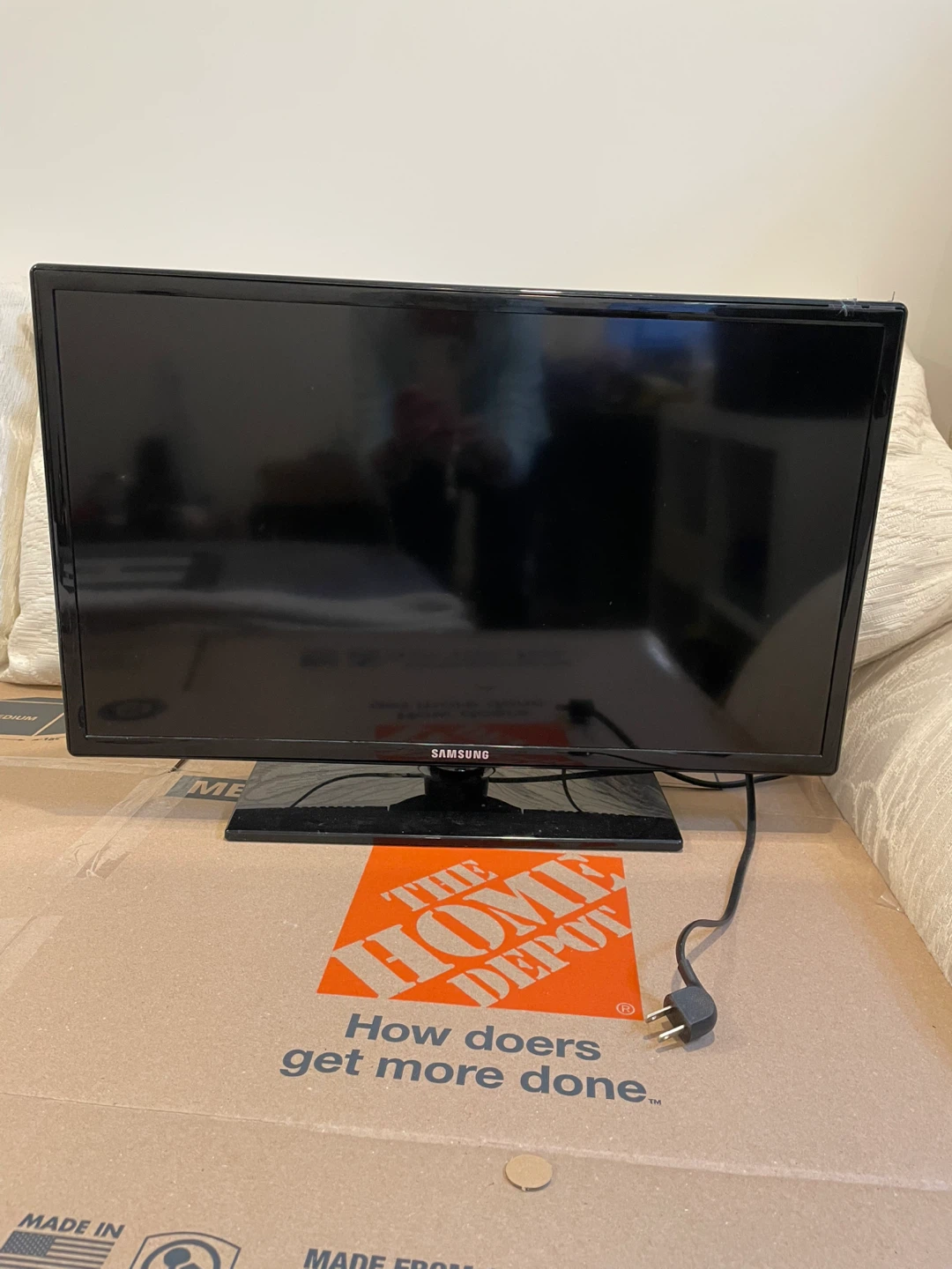 Samsung UN26EH4000F 26-inch Television