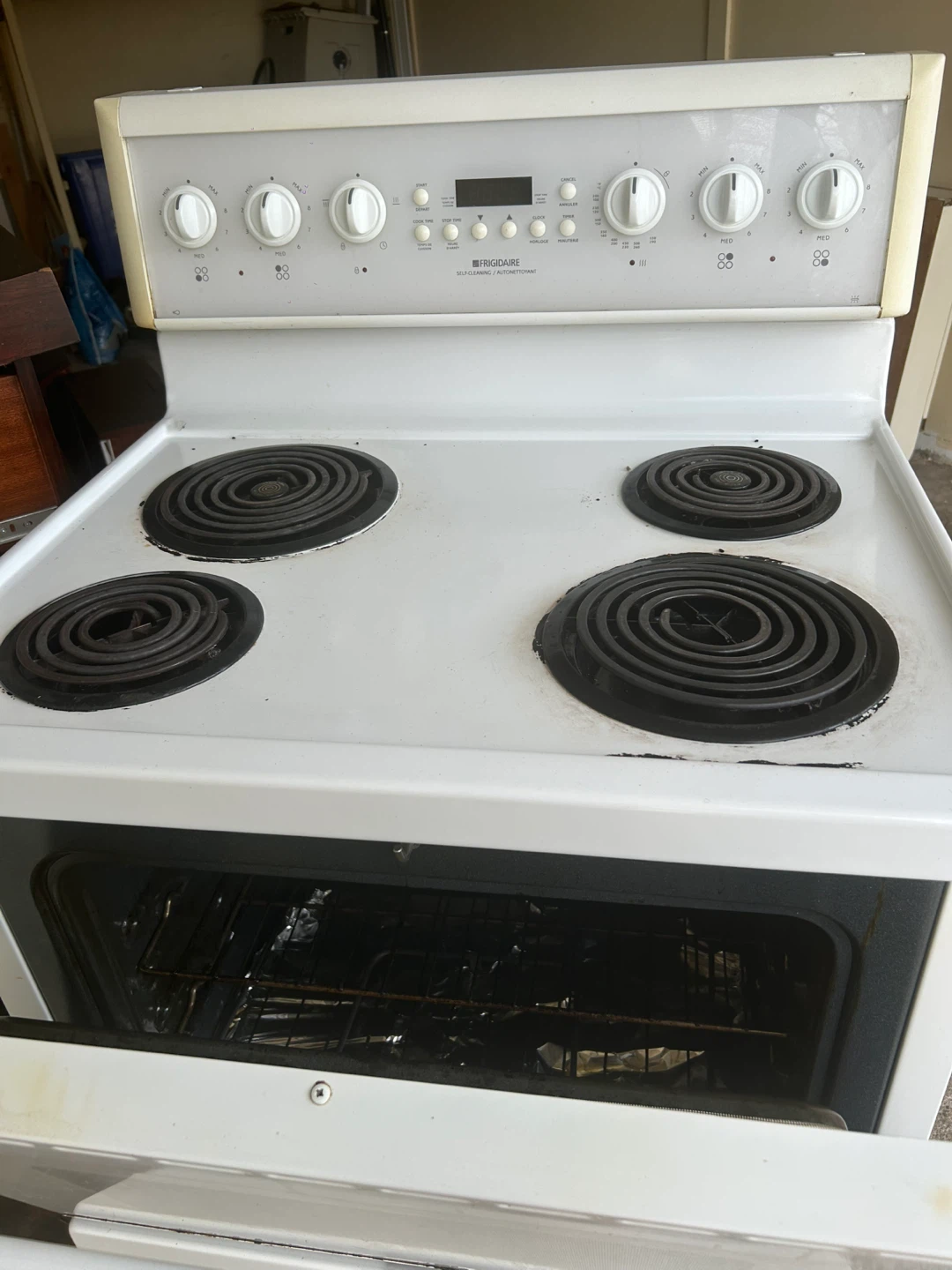 Frigidaire White Electric Coil Stove with Oven