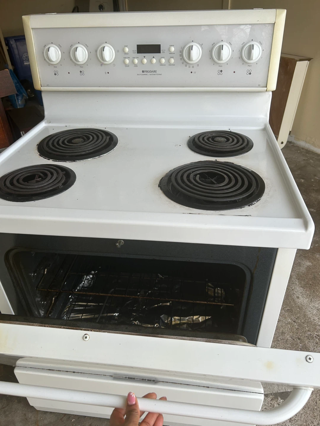 Frigidaire White Electric Coil Stove with Oven - photo 2