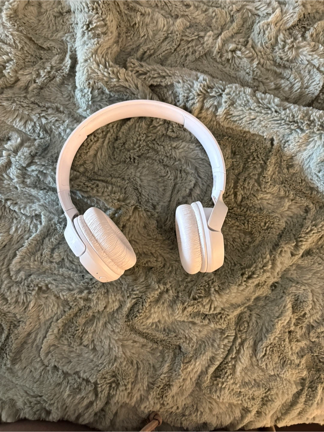 JBL White Wireless Headphones
