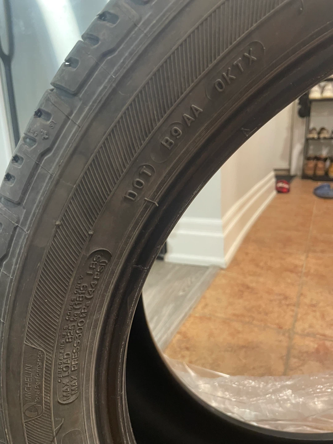 Michelin Tire 255/45R20 - photo 4