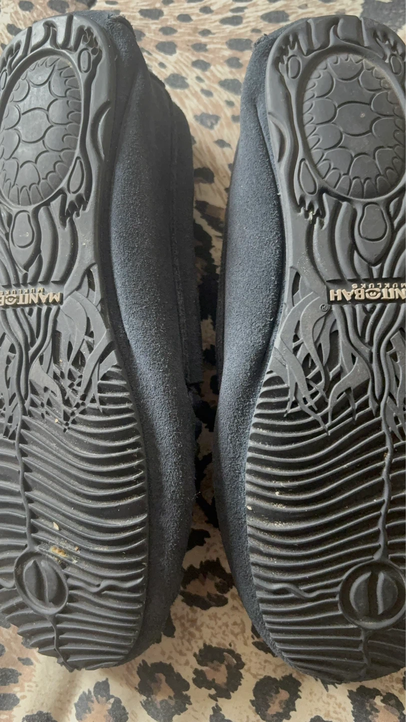 Manitobah Mukluks Suede Moccasins - Size L7 - photo 4