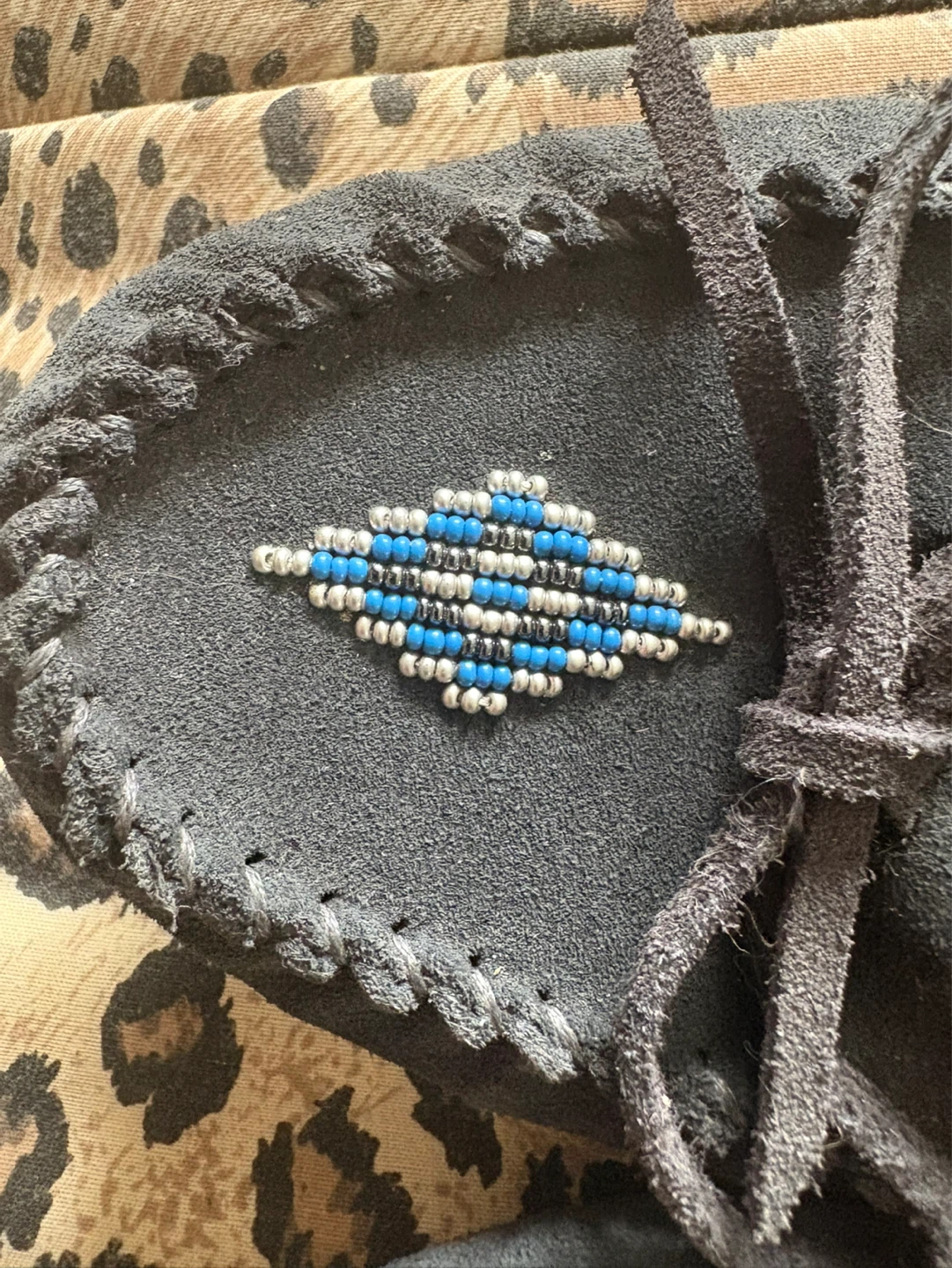 Manitobah Mukluks Suede Moccasins - Size L7 - photo 2