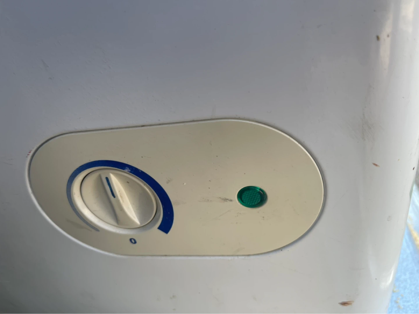 White Chest Freezer 85cm x 55cm - photo 3