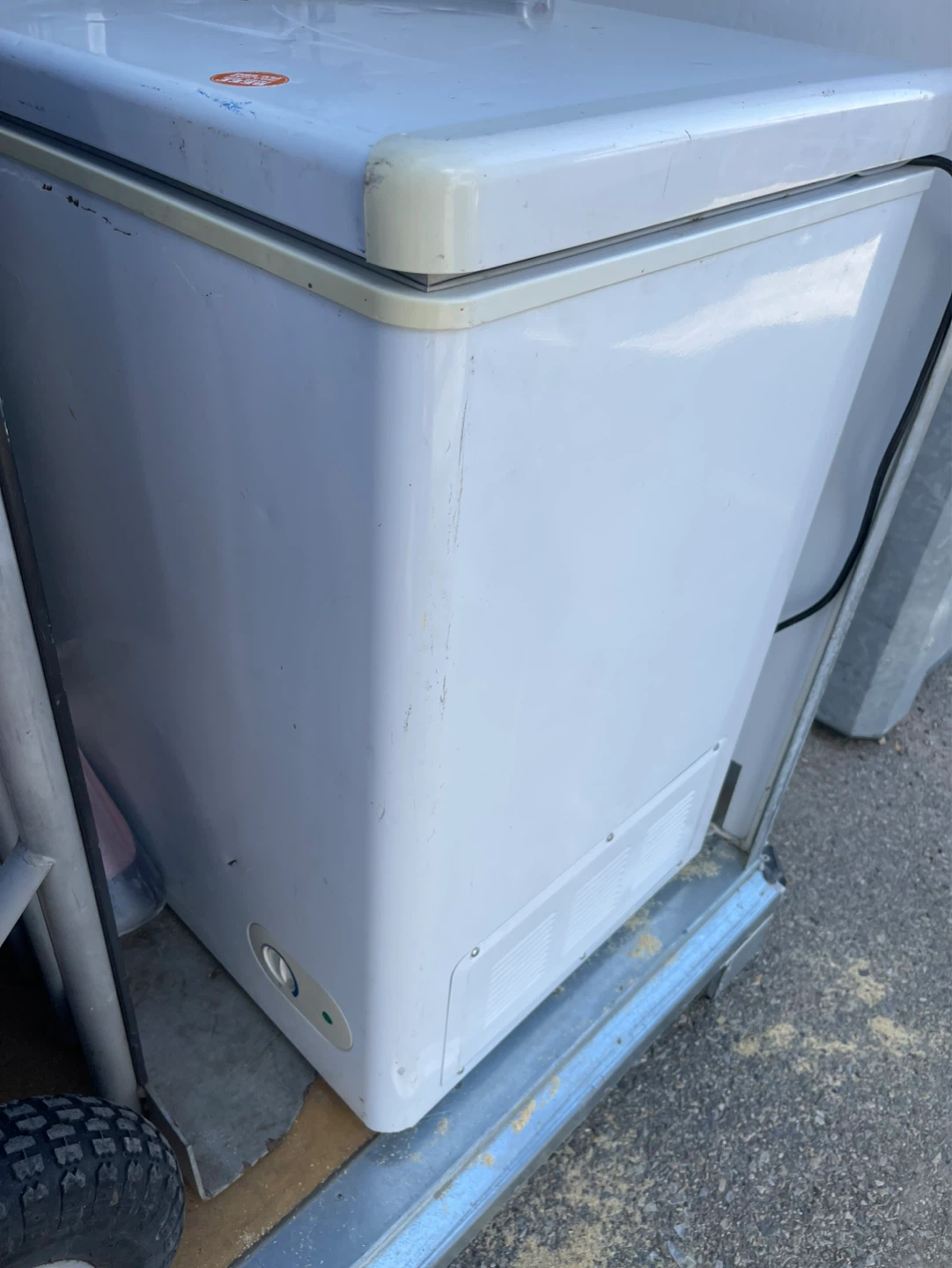 White Chest Freezer 85cm x 55cm - photo 2