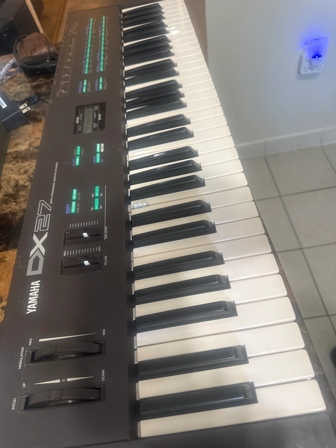Yamaha DX27 Digital Programmable Keyboard Synthesizer