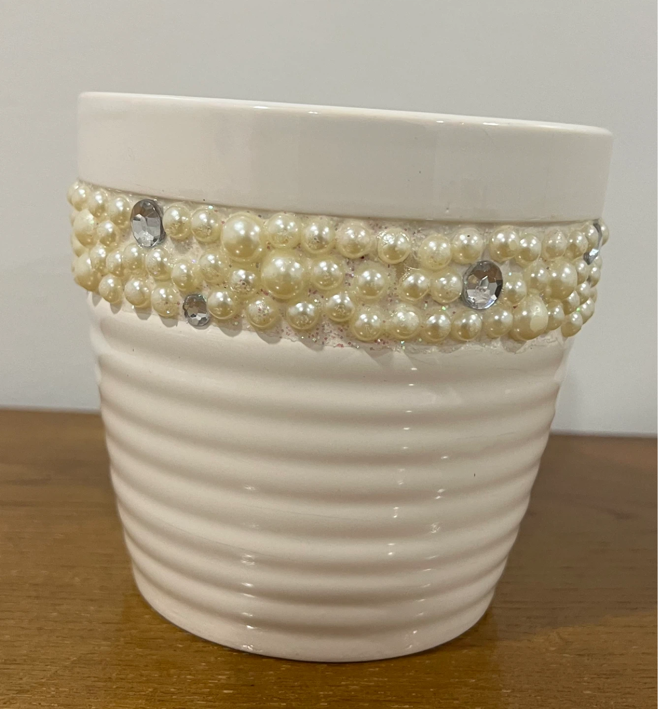 White ceramic pot with pearl and rhinestone embellishments - photo 2