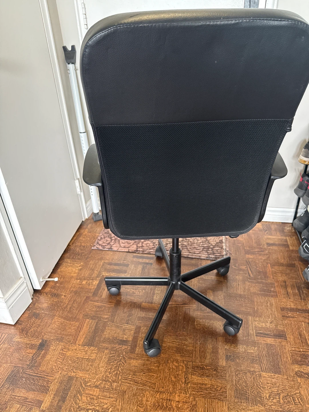 Black Office Chair - photo 2