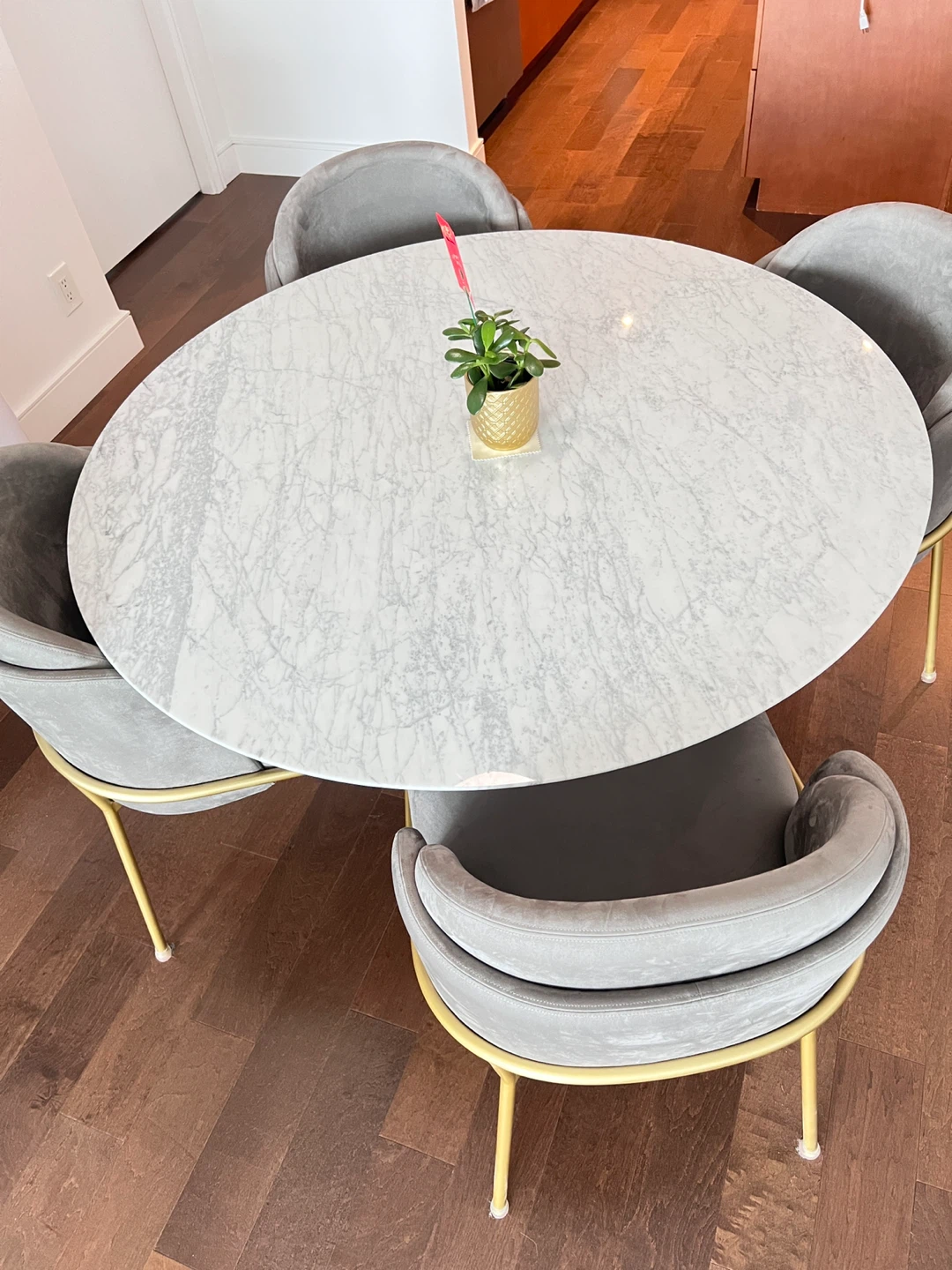 Rove Concept Marble Dining Table +4chairs